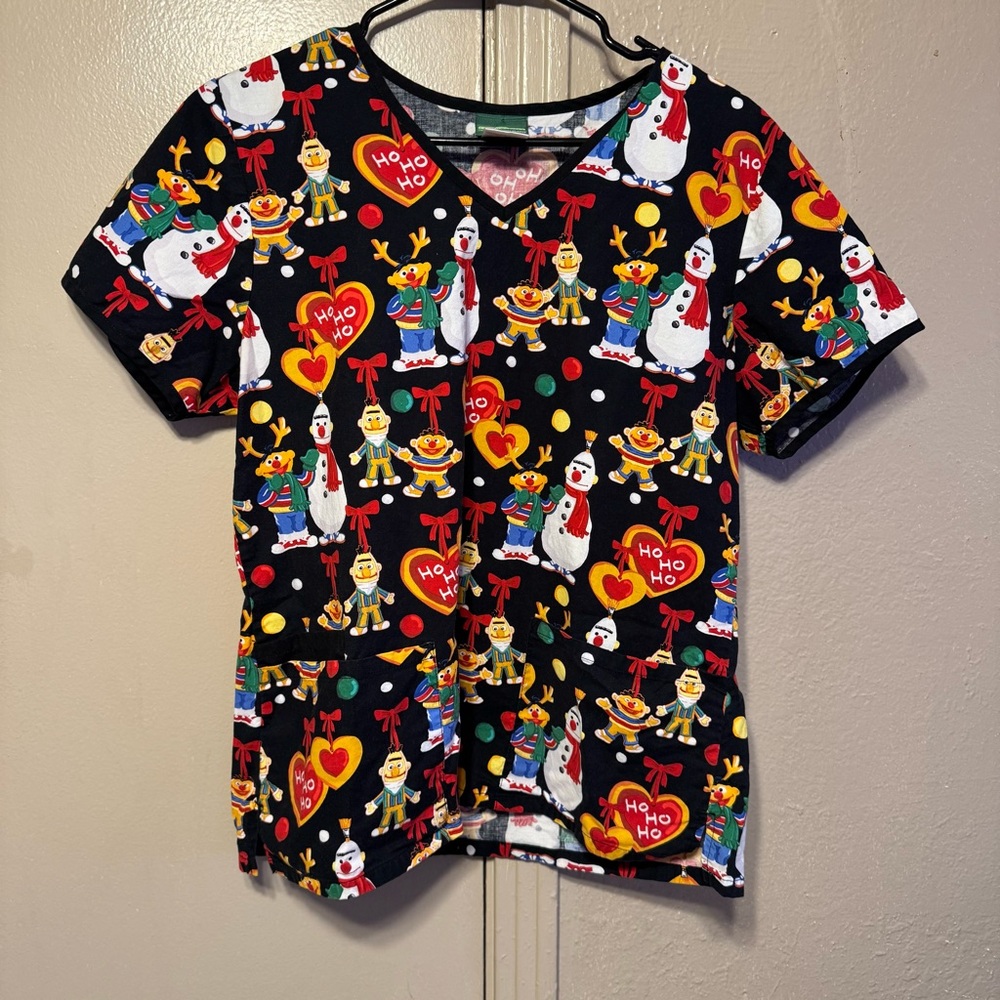 2016 Sesame Street Bert & Ernie Christmas Women’s M Daycare Medical Top